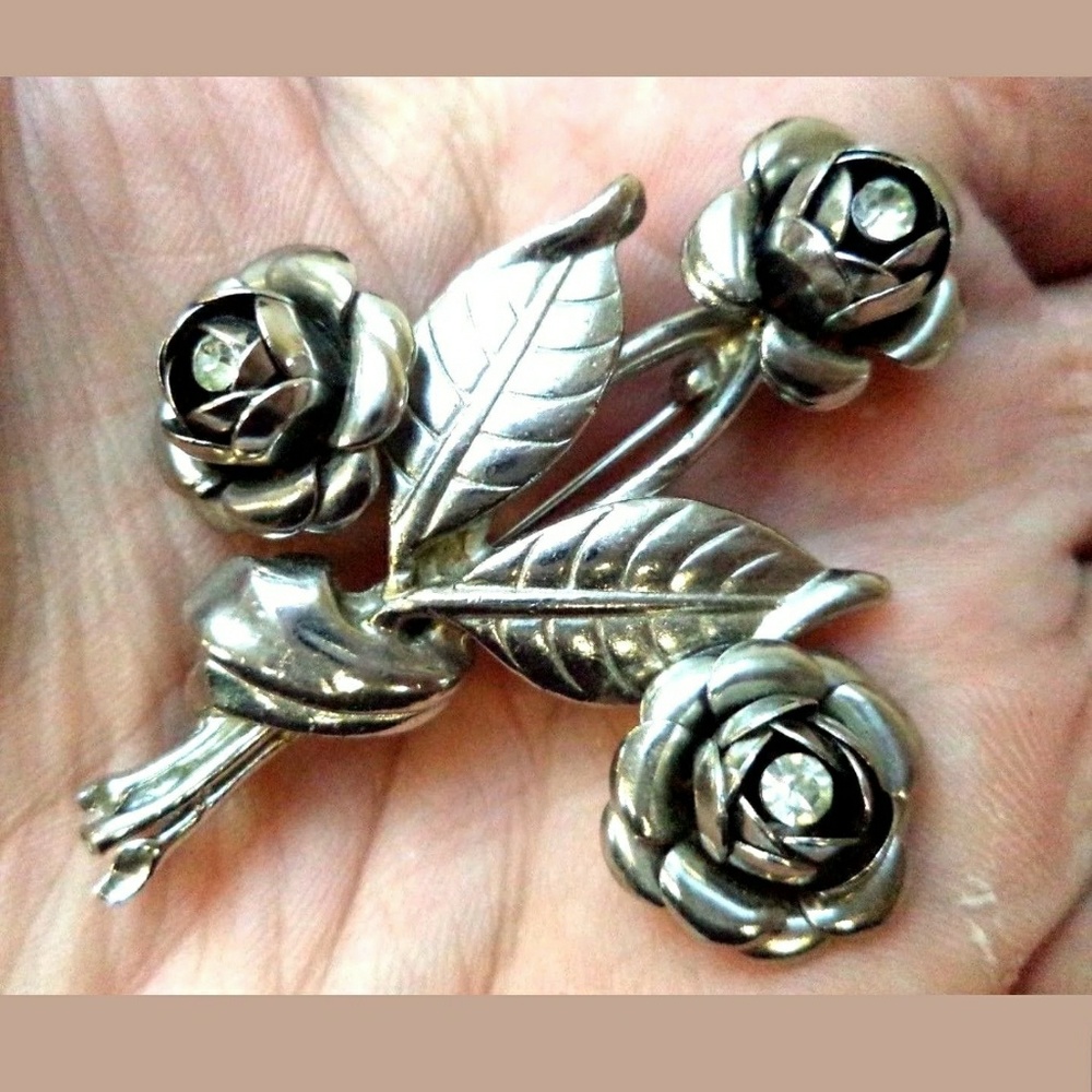 VTG Silver Tone Rose with Crystal Centers Brooch